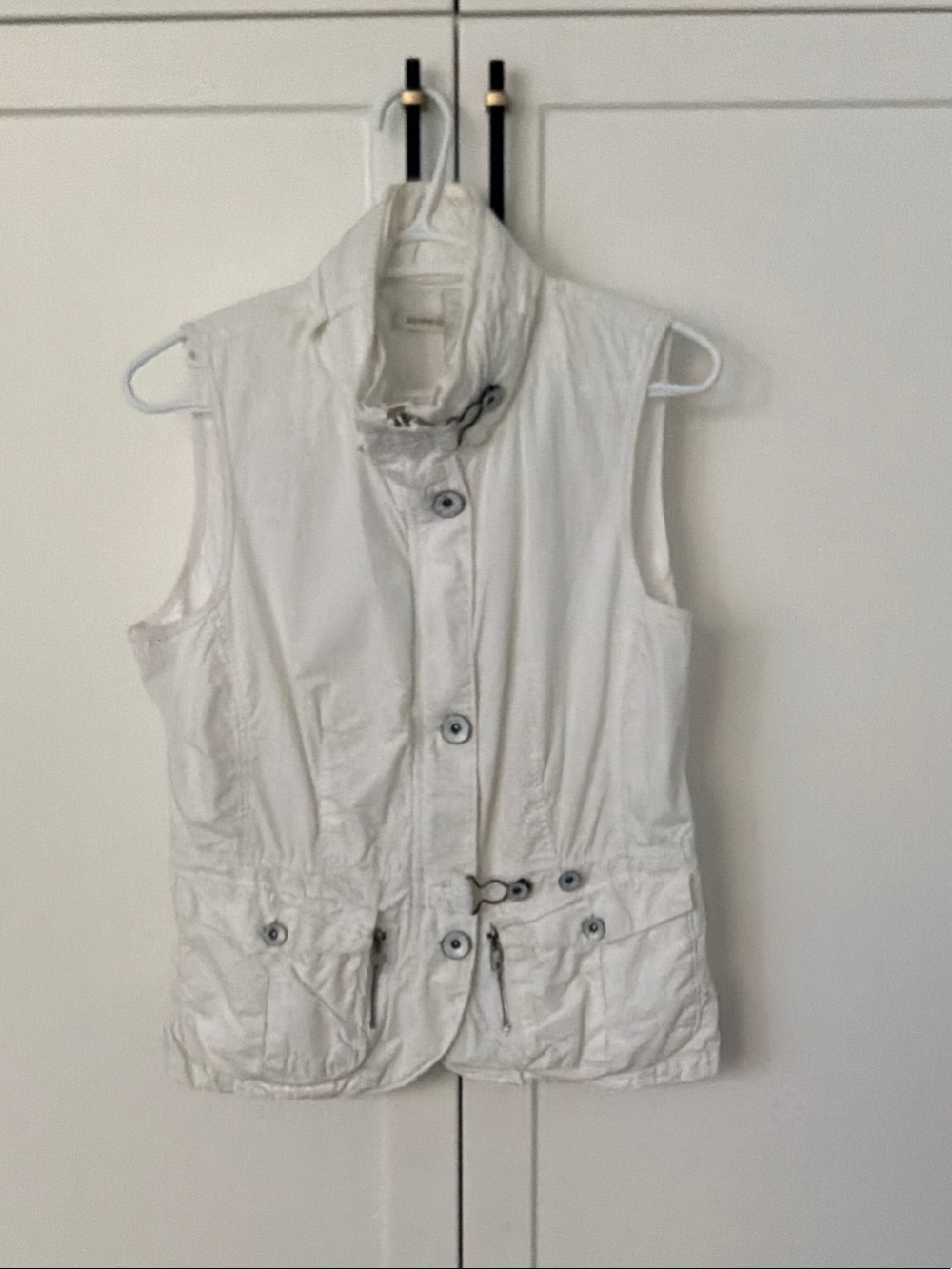 Sleeveless Button-Front Vest Jacket in White
